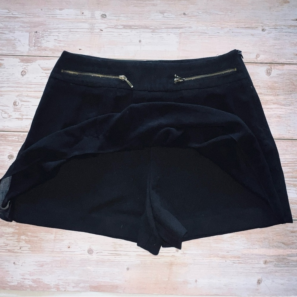 Zara Black Mini Skirt Sleek Modern Design